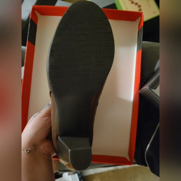 Brown Rialto Heels - Picture 4 of 5